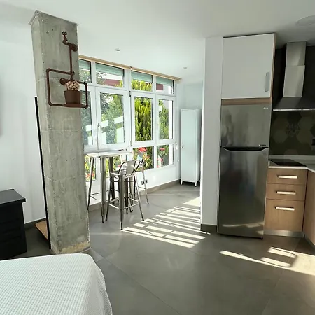 Acogedor Moderno Con Piscina En Nerja, Perfecto Escapada